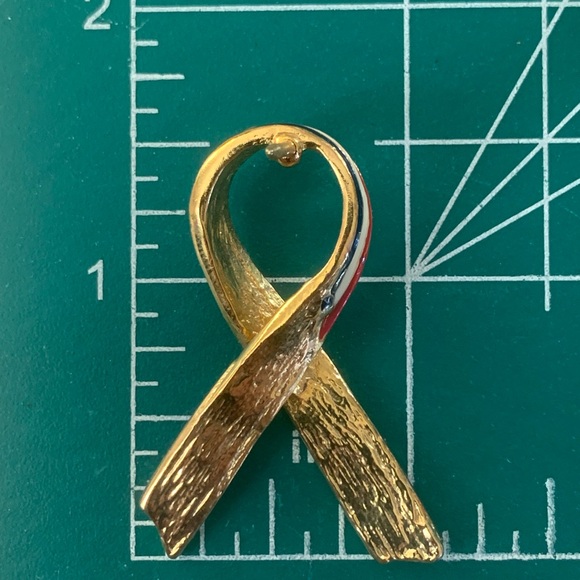 Patriotic Red White and Blue Enamel Ribbon Pin - Picture 4 of 4